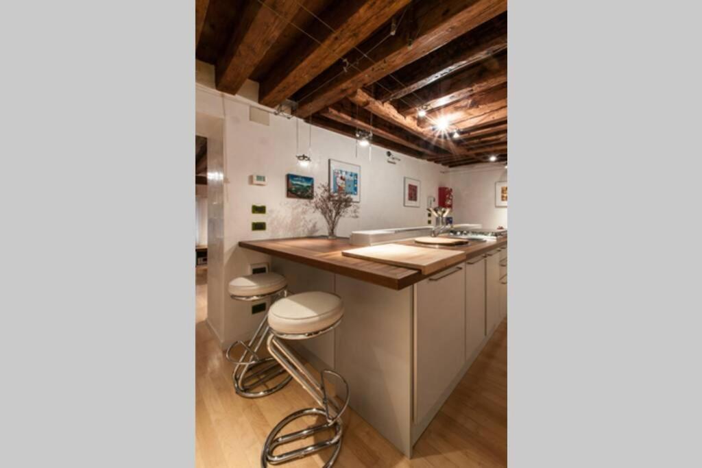 Bellissimo Appartamento In Palazzo Storico Venedig Eksteriør billede