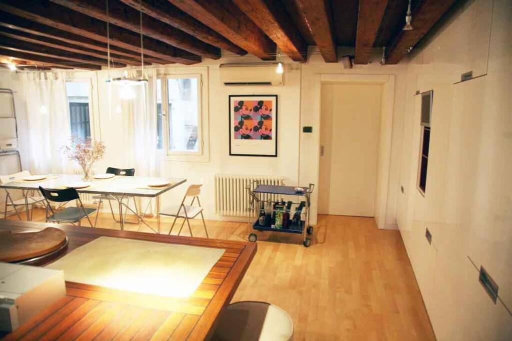 Bellissimo Appartamento In Palazzo Storico Venedig Eksteriør billede