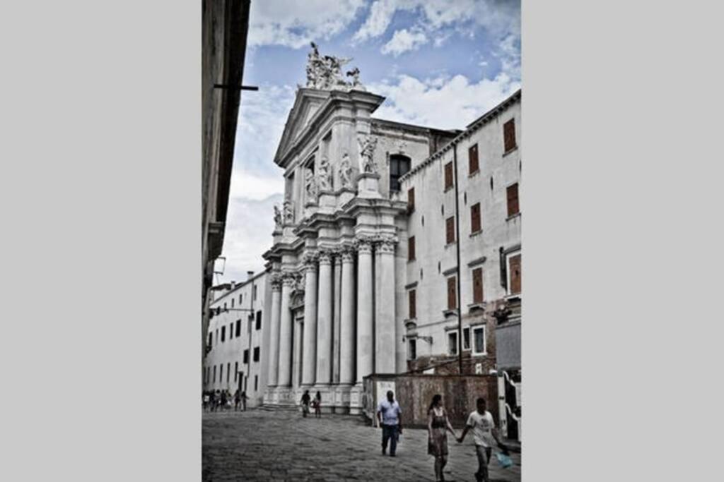 Bellissimo Appartamento In Palazzo Storico Venedig Eksteriør billede