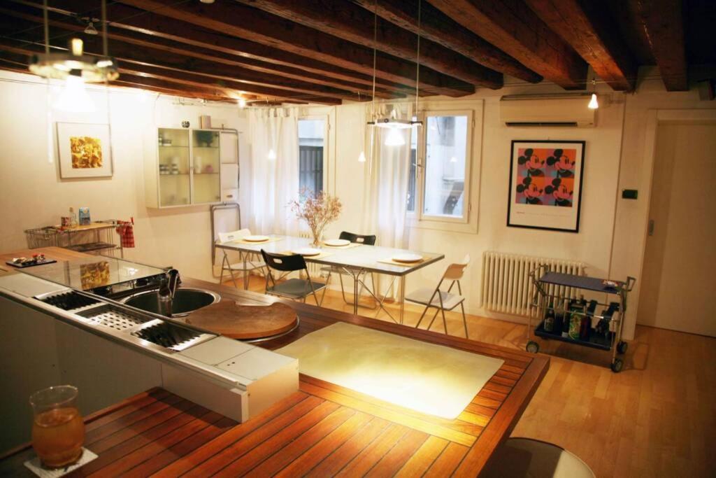 Bellissimo Appartamento In Palazzo Storico Venedig Eksteriør billede
