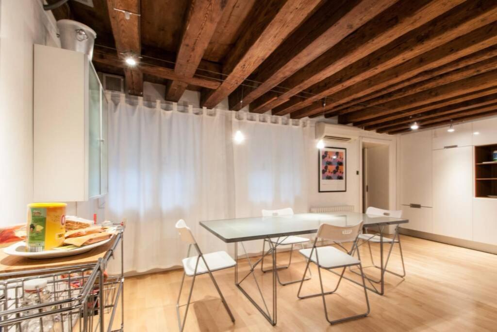Bellissimo Appartamento In Palazzo Storico Venedig Eksteriør billede