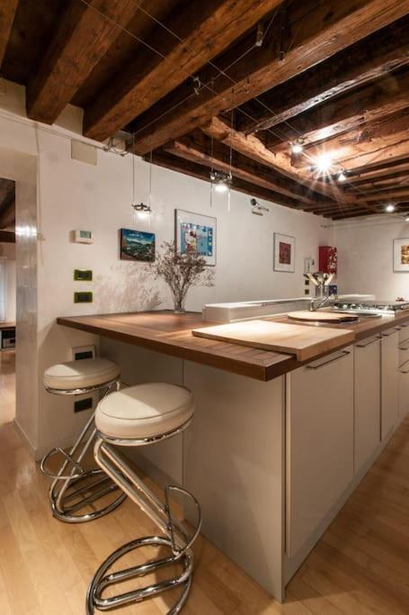 Bellissimo Appartamento In Palazzo Storico Venedig Eksteriør billede